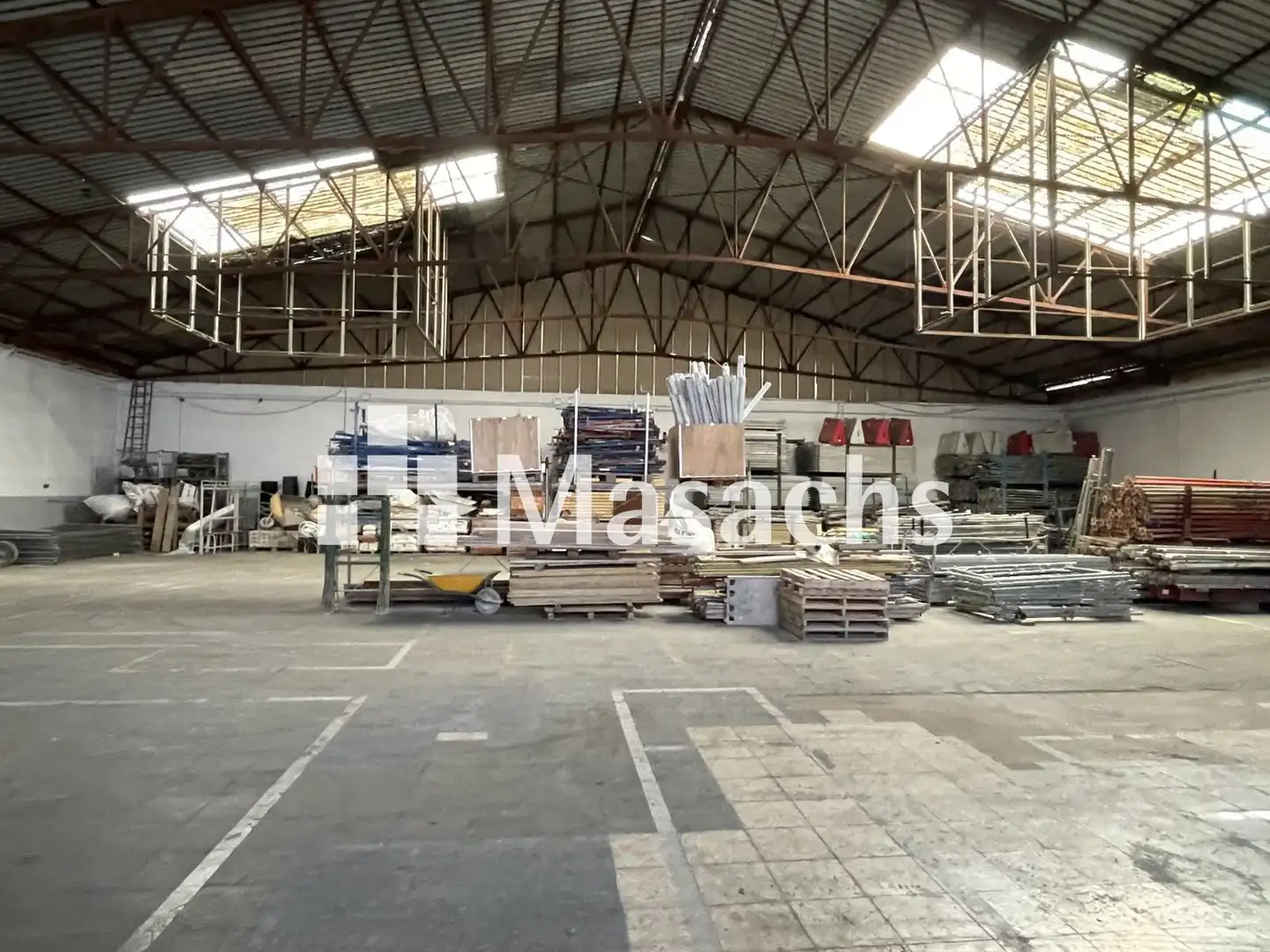 Außenansicht von Fabrikhallen zur Miete in Terrassa