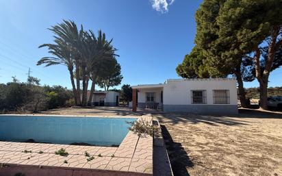Vista exterior de Casa o xalet en venda en Crevillent amb Jardí privat, Terrassa i Piscina
