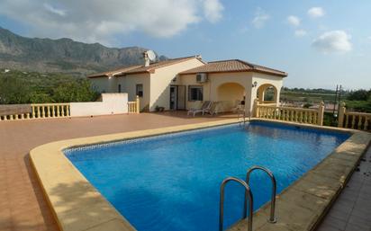 Vista exterior de Casa o xalet en venda en Beniarbeig amb Aire condicionat, Calefacció i Jardí privat