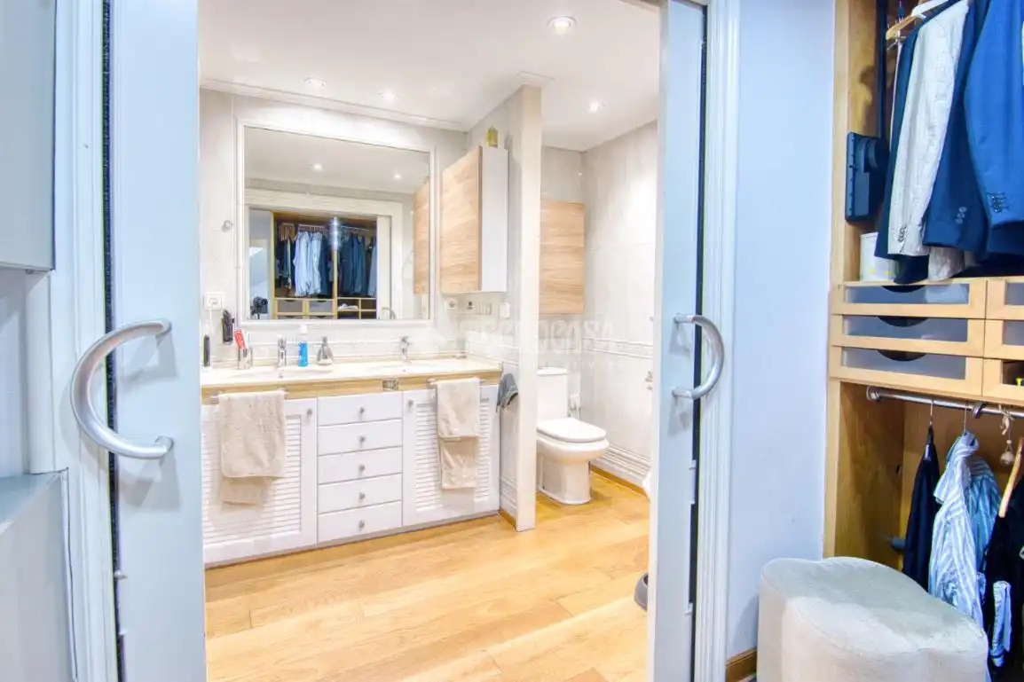 Baño de Piso en venta en Santander con Terraza y Trastero