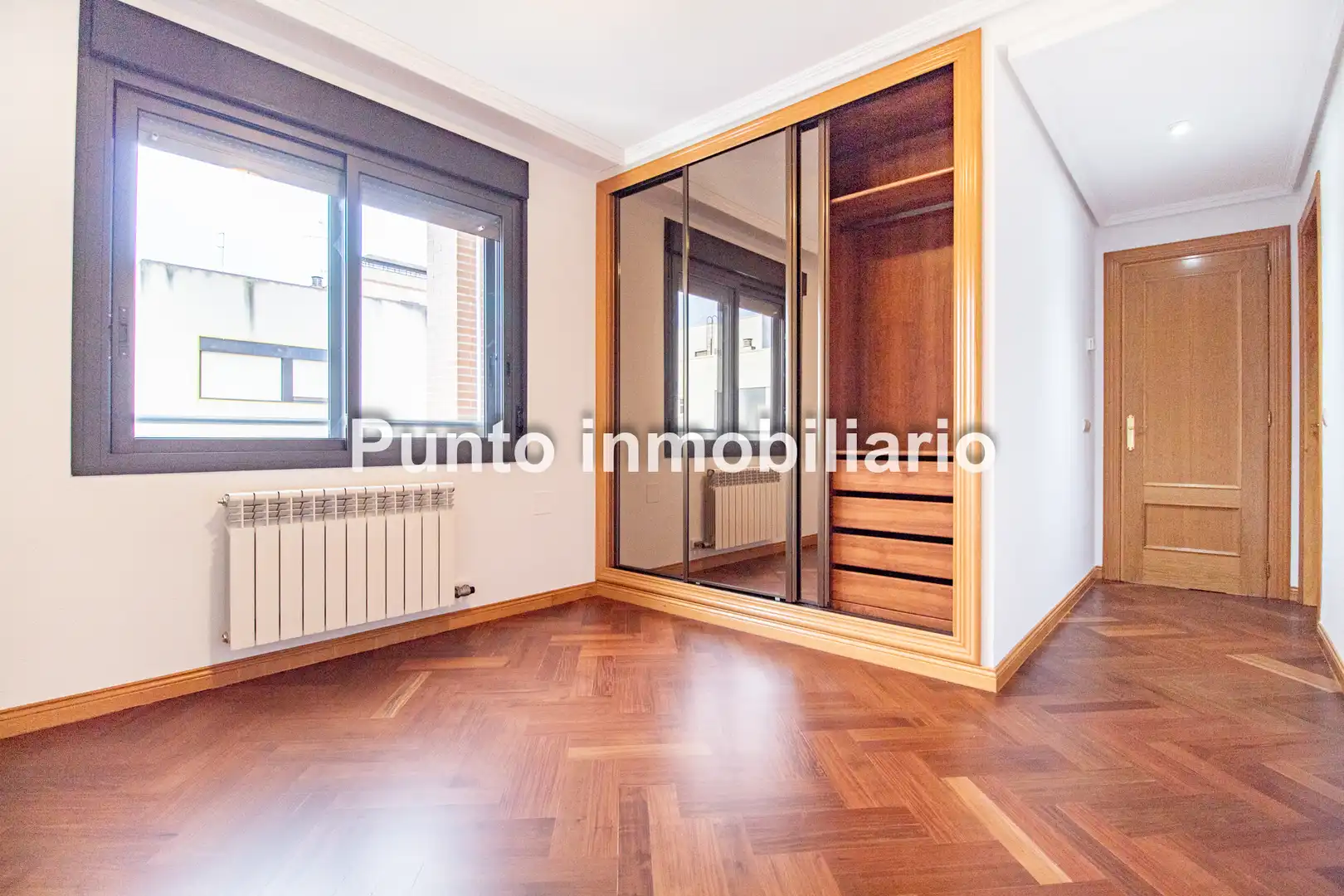 Bedroom of Flat for rent in Valladolid  with Heating and Parquet flooring