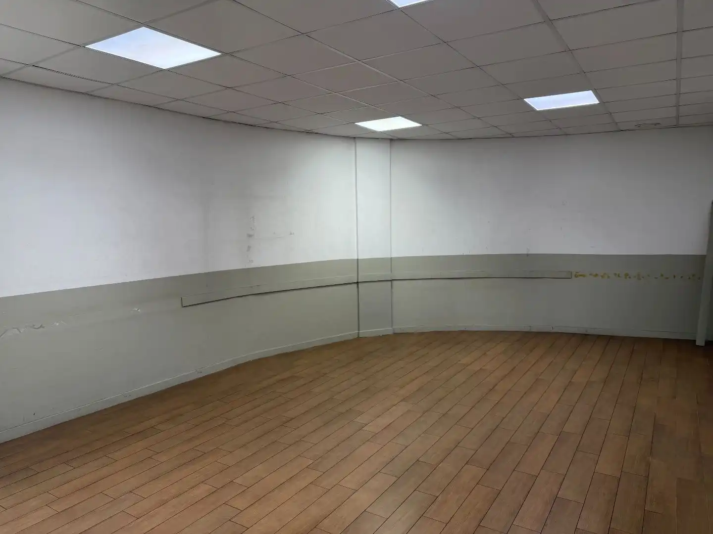 Local comercial de lloguer a Carrer del Canigó 2, imagen 4