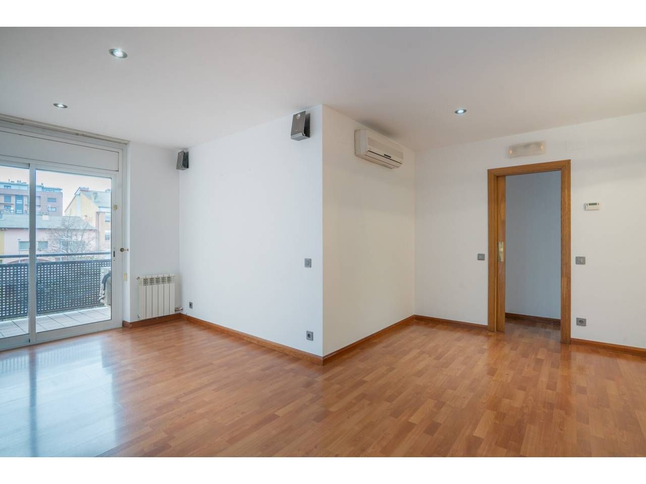 Flat for sale in Vic  with Air Conditioner, Heating and Parquet flooring