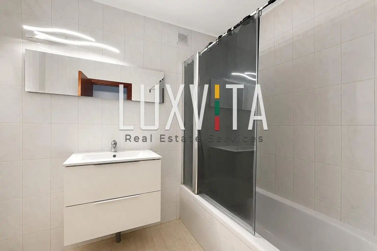 Baño de Apartamento en venta en Adeje con Amueblado y Piscina comunitaria