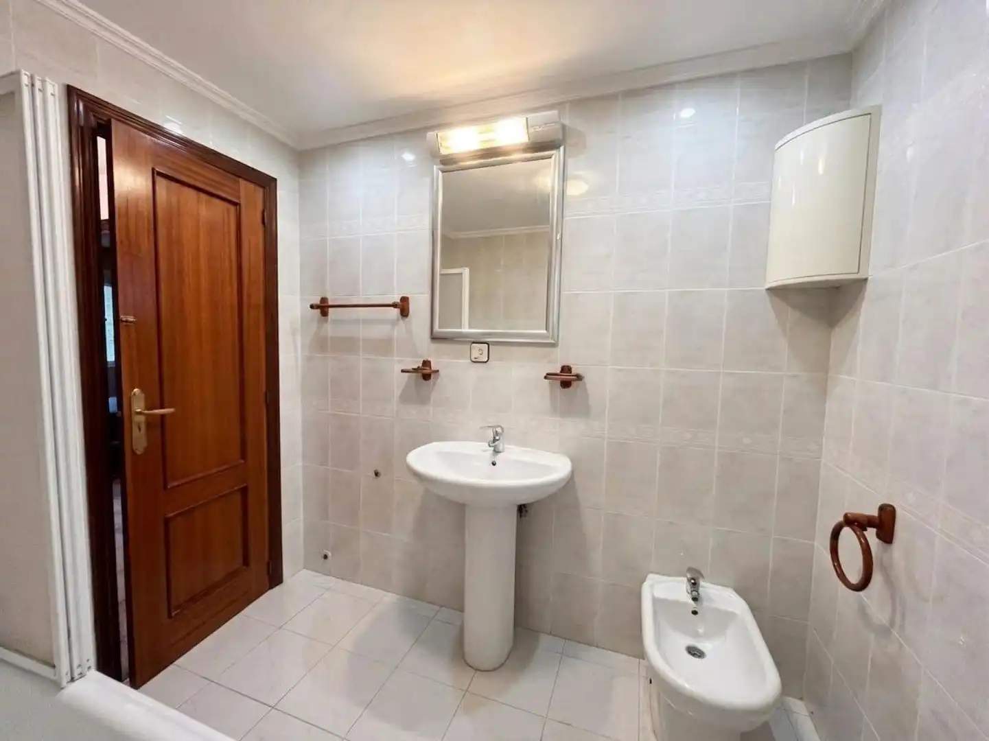 Badezimmer von Wohnung zum Verkauf in Aliaga