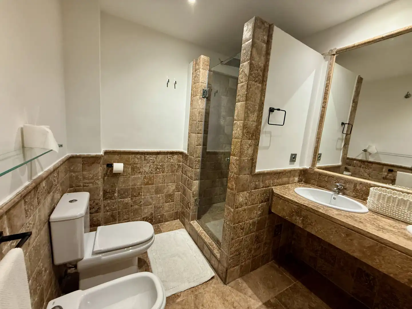 Bathroom of Ground floor for rent in Estepona  with Private garden, Terrace and Swimming Pool