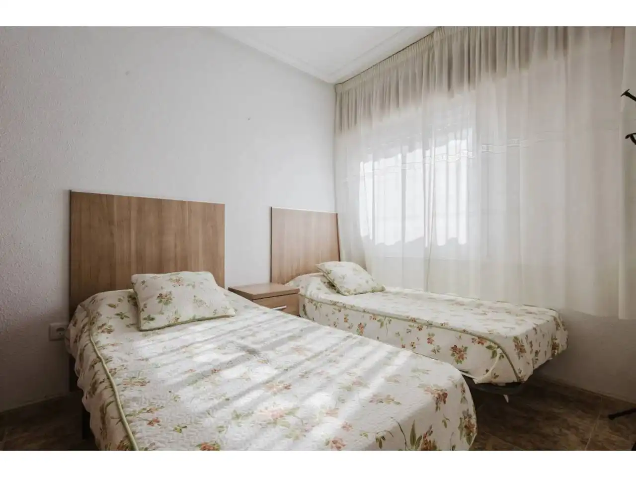 Habitación de Apartamento en venta en Torrevieja con Aire acondicionado, Calefacción y Terraza