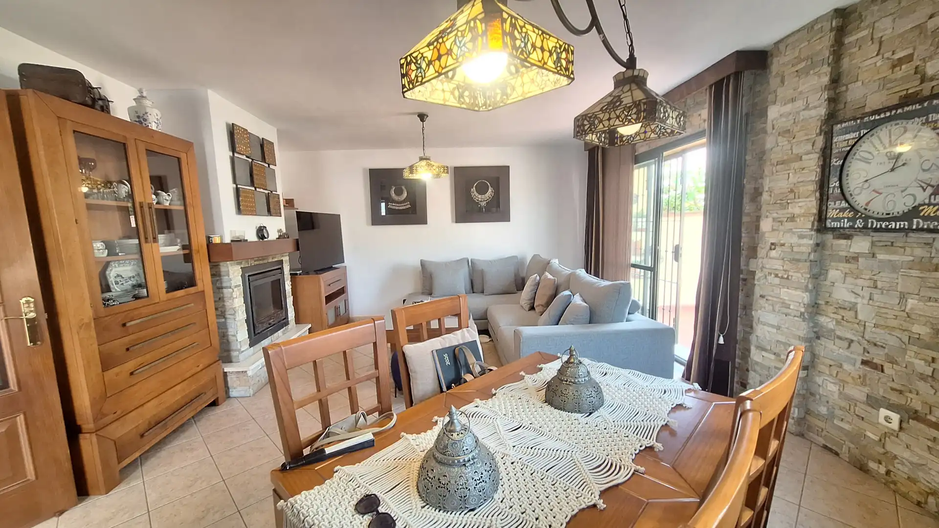 Sala d'estar de Casa adosada en venda en Estepona amb Terrassa
