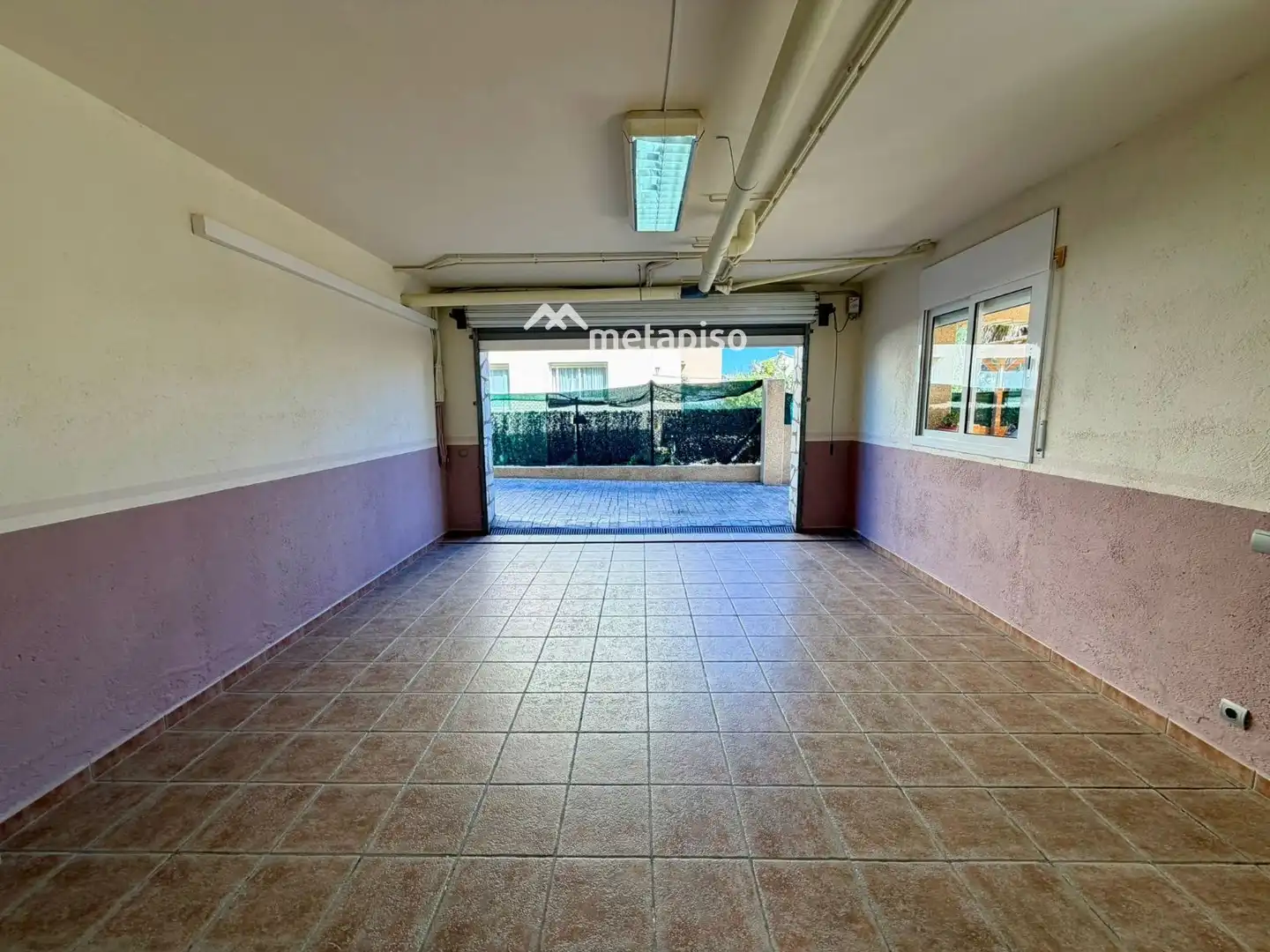 Aparcament de Casa o xalet en venda en El Vendrell amb Aire condicionat, Calefacció i Piscina