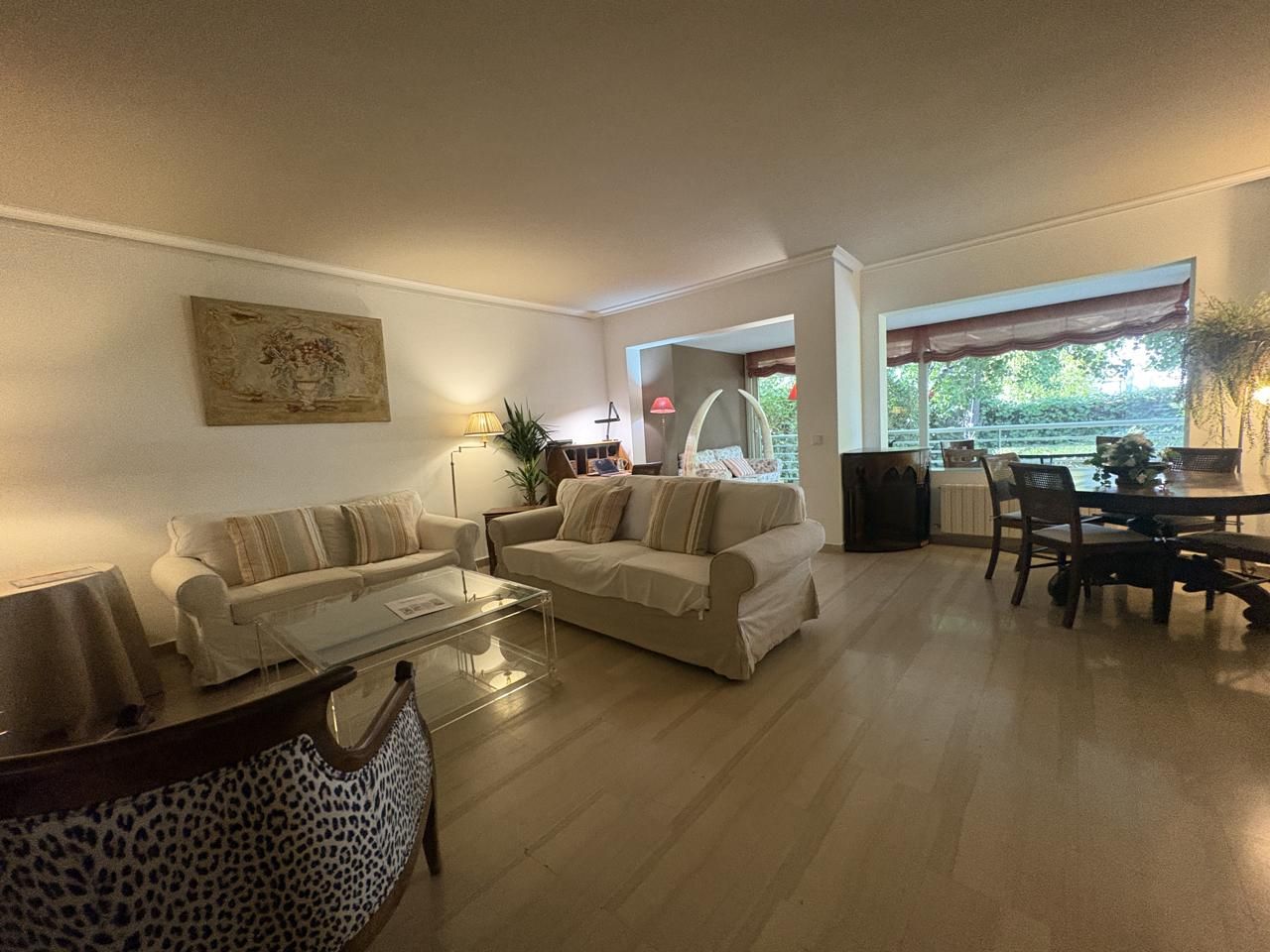 Sala d'estar de Planta baixa de lloguer en  Madrid Capital amb Aire condicionat, Calefacció i Jardí privat