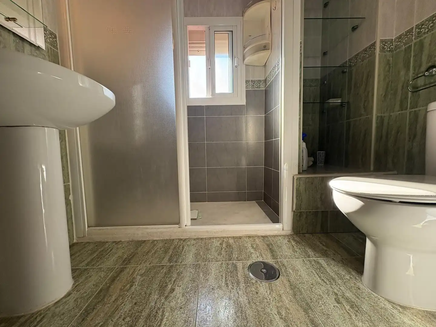 Bathroom of Detached homes for sale in Algeciras  with Air Conditioner, Terrace and Storage room
