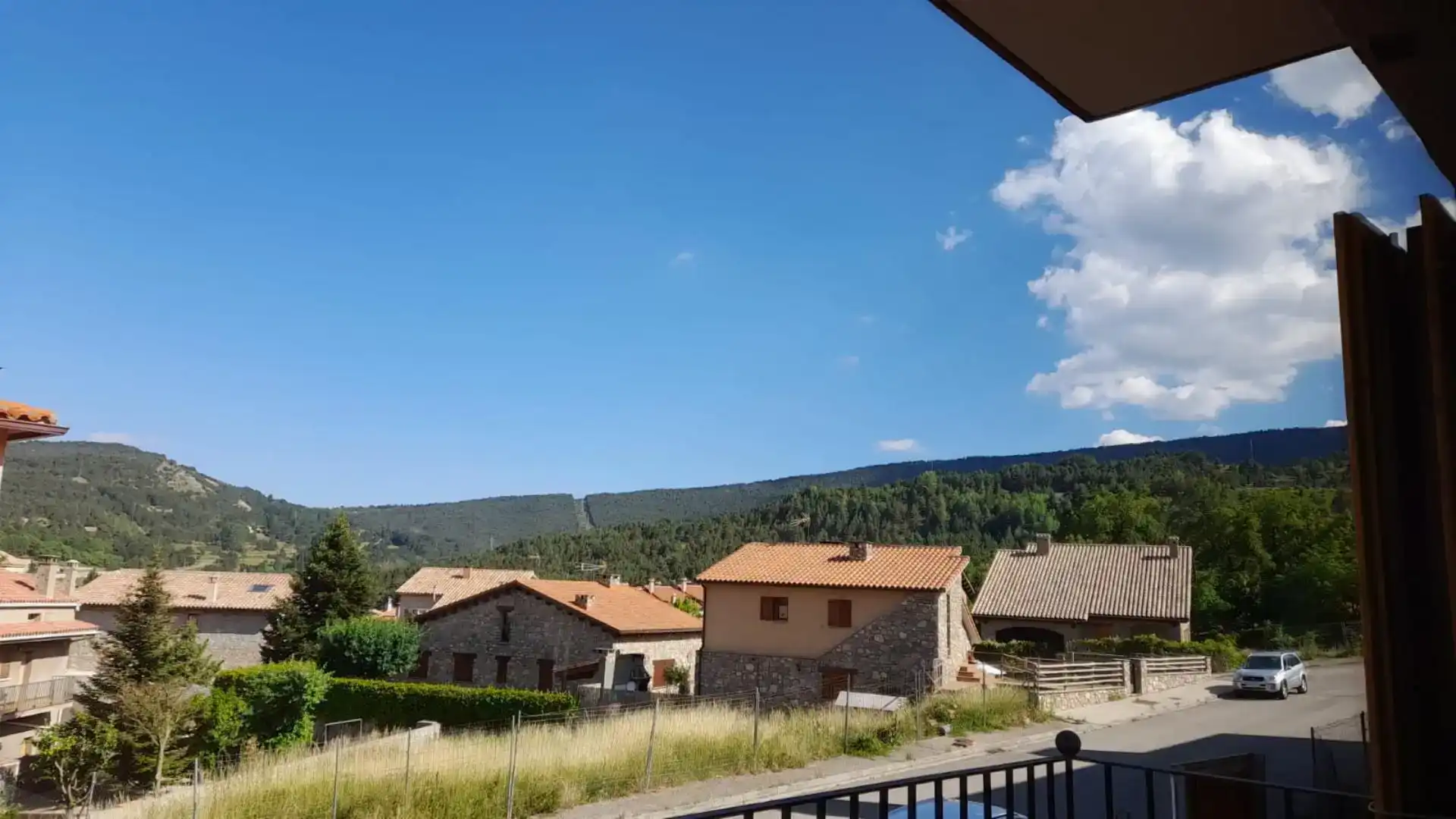 Vista exterior de Casa adosada en venda en Vallcebre amb Jardí privat, Parquet i Traster