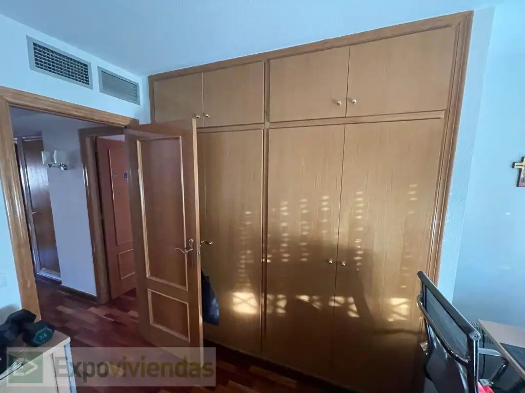 Habitación de Casa adosada en venta en Murcia