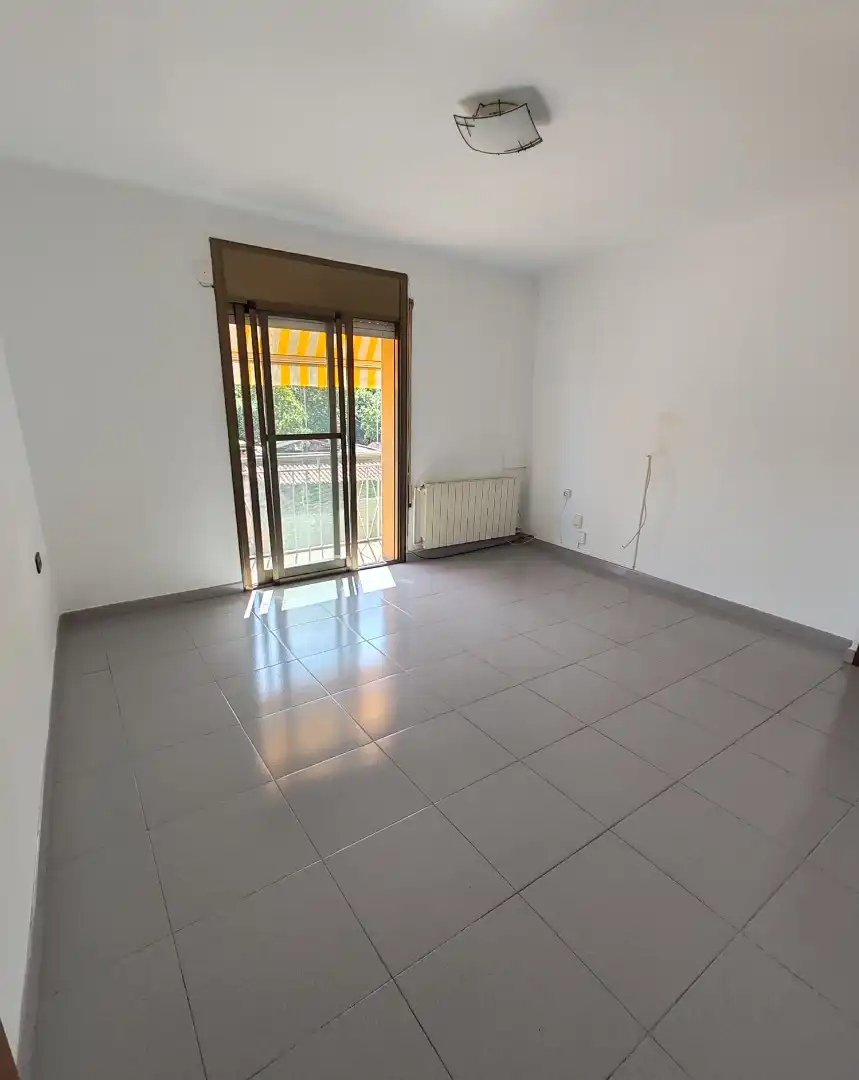 Habitación de Piso de alquiler en Badalona con Calefacción, Horno y Balcón