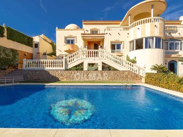 Xalet amb piscina en venda a Torrequebrada