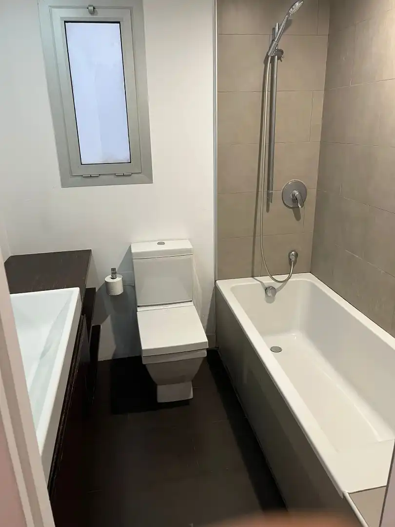 Baño de Piso en venta en Barcelona con Horno, Lavadora y Microondas
