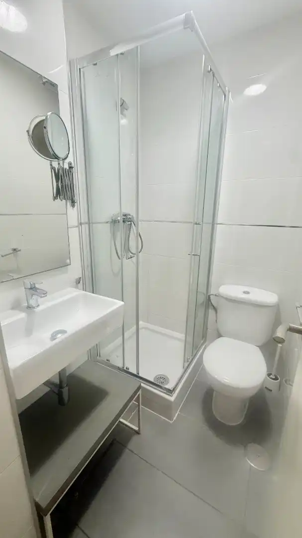 Badezimmer von Erdgeschoss zum Verkauf in Cádiz mit Klimaanlage, Möbliert und Waschmaschine
