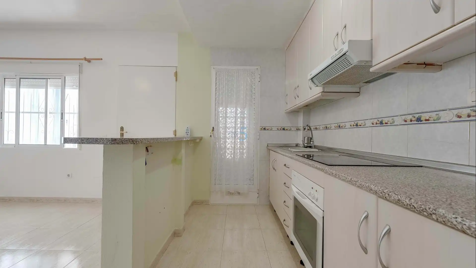 Cuina de Pis en venda en San Miguel de Salinas amb Aire condicionat, Terrassa i Traster