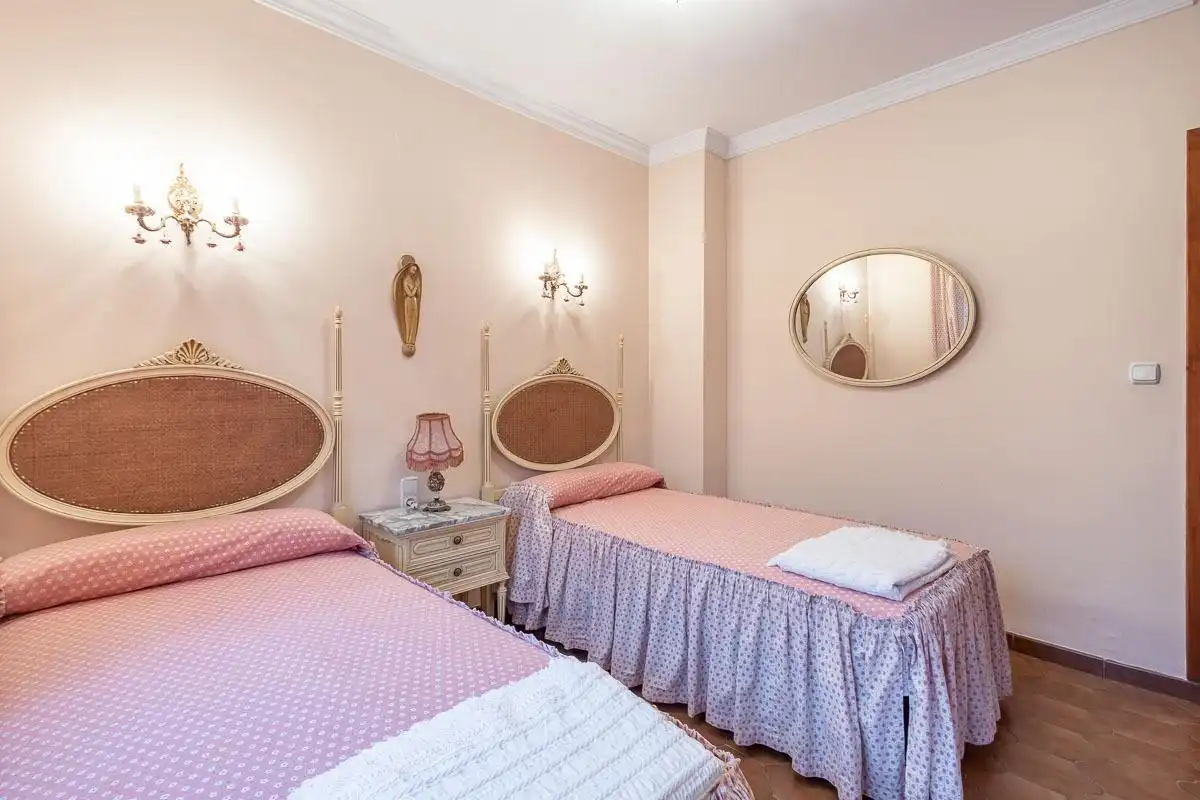 Schlafzimmer von Wohnung zur Miete in Jun mit Klimaanlage, Heizung und Privatgarten