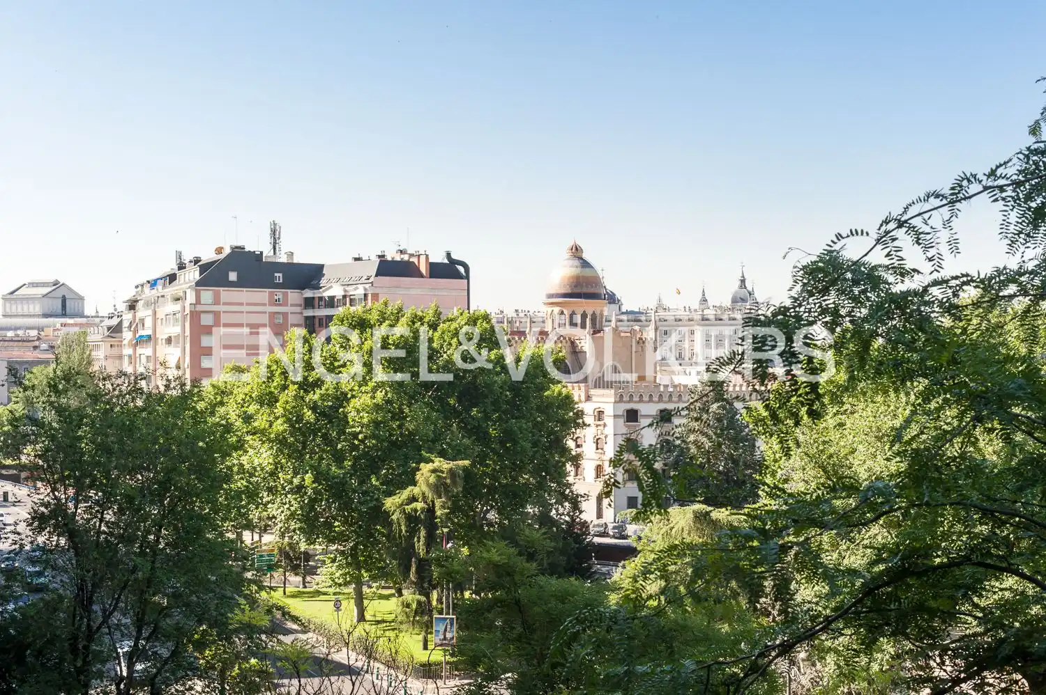 Vista exterior de Piso de alquiler en Madrid con Aire acondicionado, Calefacción y Terraza