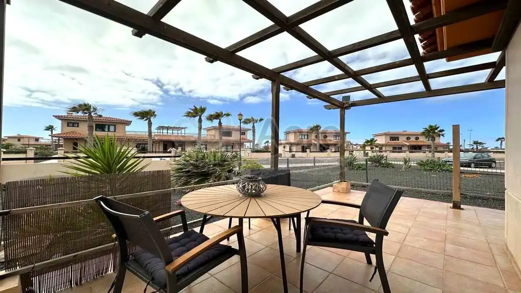 Terrassa de Casa o xalet en venda en La Oliva