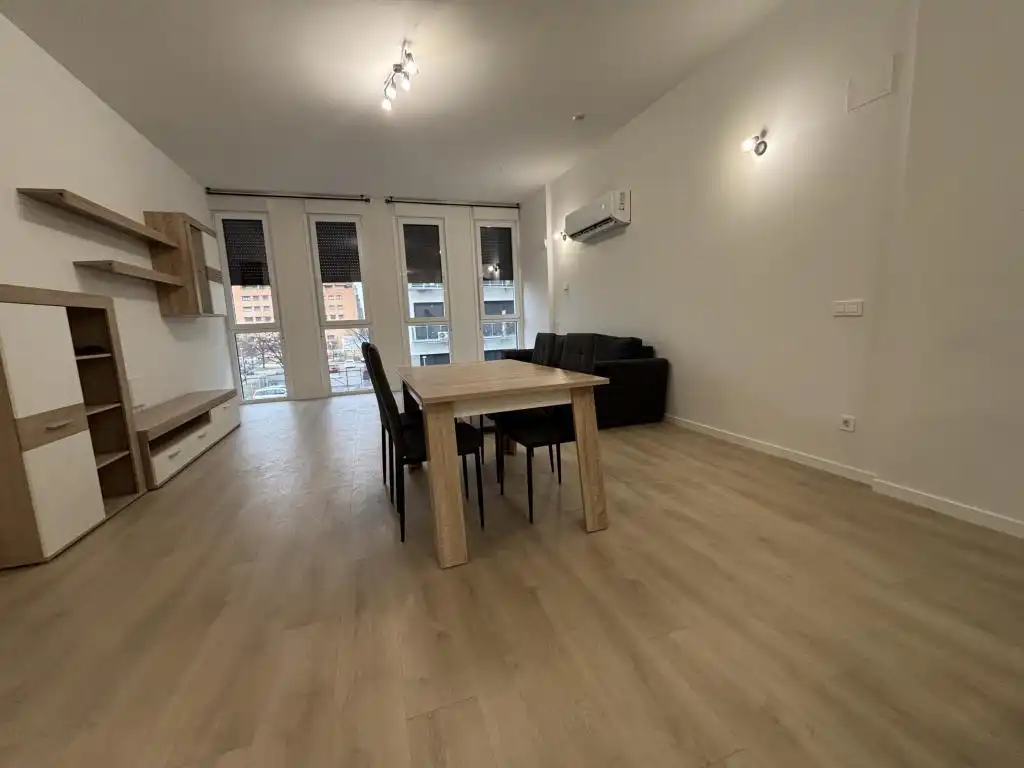 Sala d'estar de Estudi de lloguer en Madrid amb Aire condicionat, Moblat i Piscina comunitària