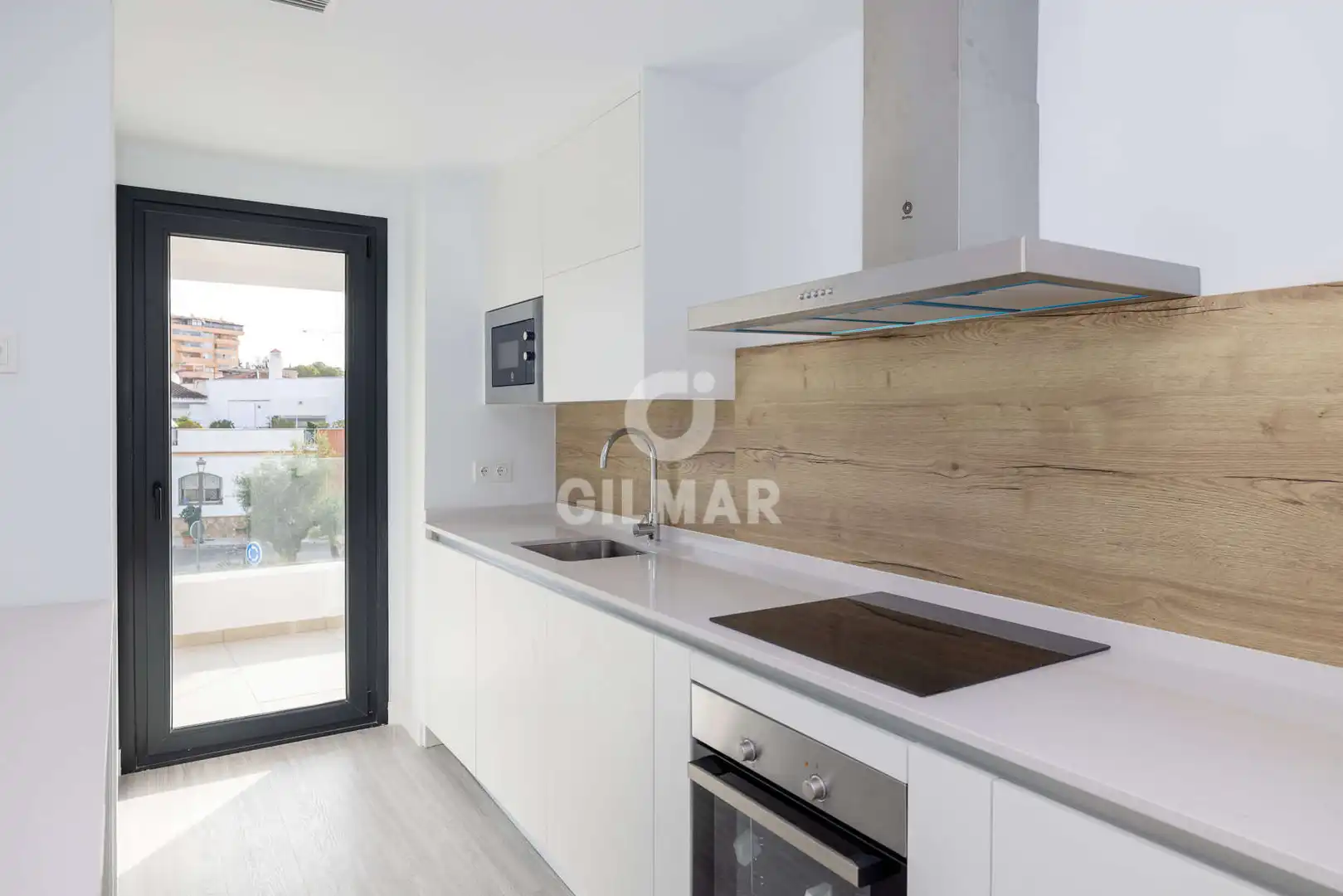 Cuina de Apartament en venda en Estepona amb Calefacció, Traster i Piscina