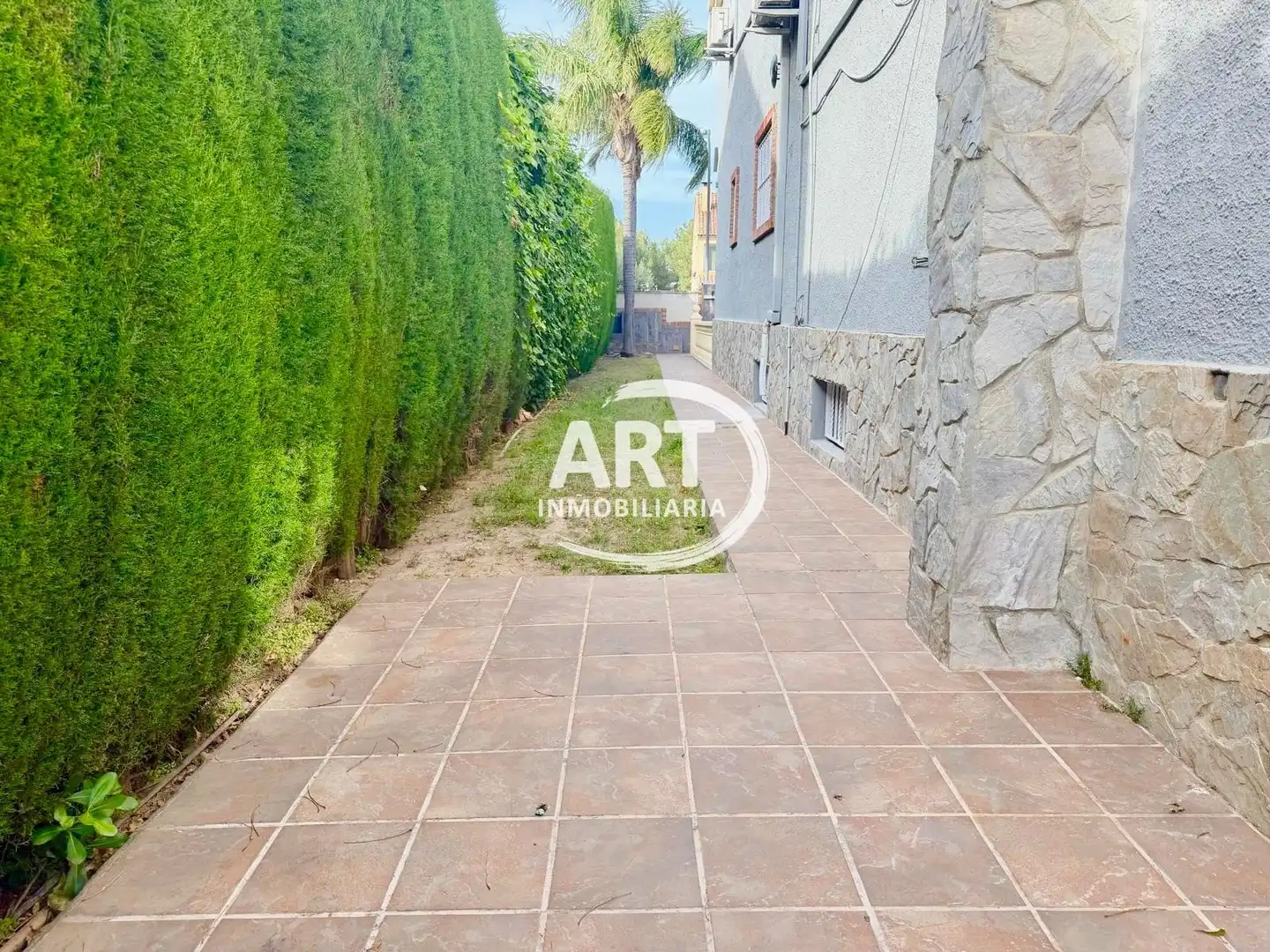 Vista exterior de Casa o xalet de lloguer en L'Eliana amb Aire condicionat, Calefacció i Jardí privat