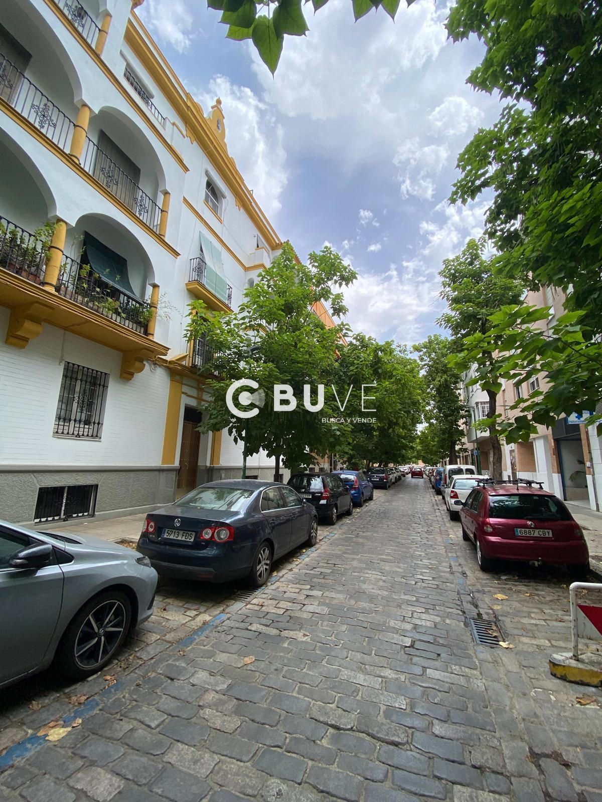 Exterior view of Flat for sale in  Sevilla Capital  with Furnished