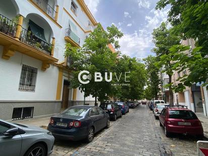 Exterior view of Flat for sale in  Sevilla Capital  with Furnished