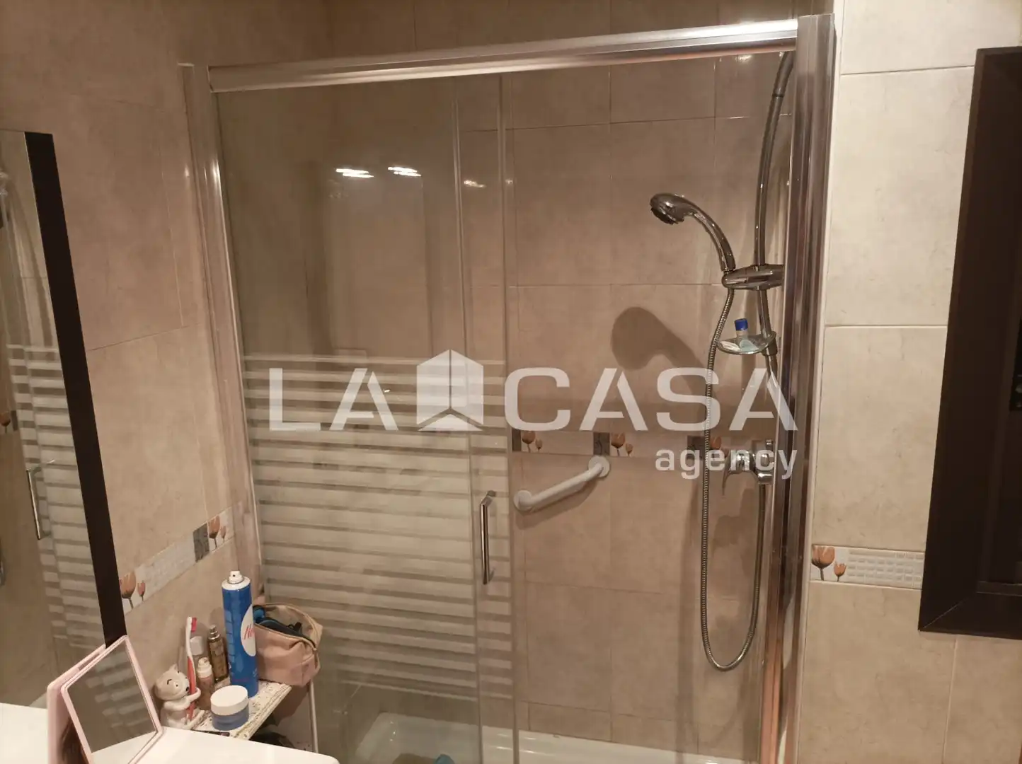Bathroom of Flat for sale in Santa Coloma de Gramenet  with Air Conditioner, Furnished and Balcony