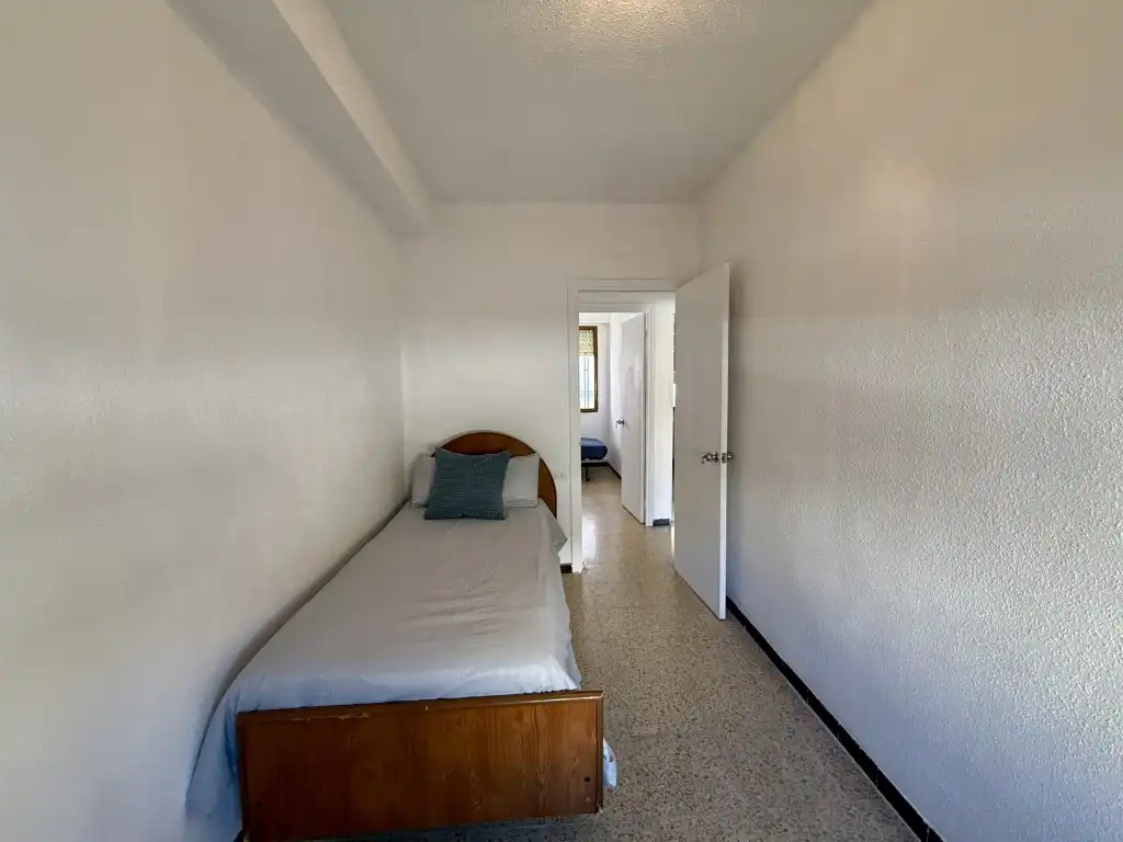 Schlafzimmer von Wohnung zum Verkauf in Benicasim / Benicàssim mit Waschmaschine und Balkon