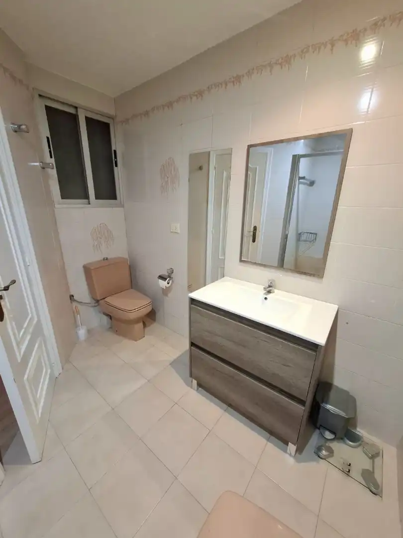 Badezimmer von Wohnung zum Verkauf in Valencia mit Möbliert und Balkon
