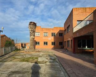 Vista exterior de Edifici en venda en Alcarràs
