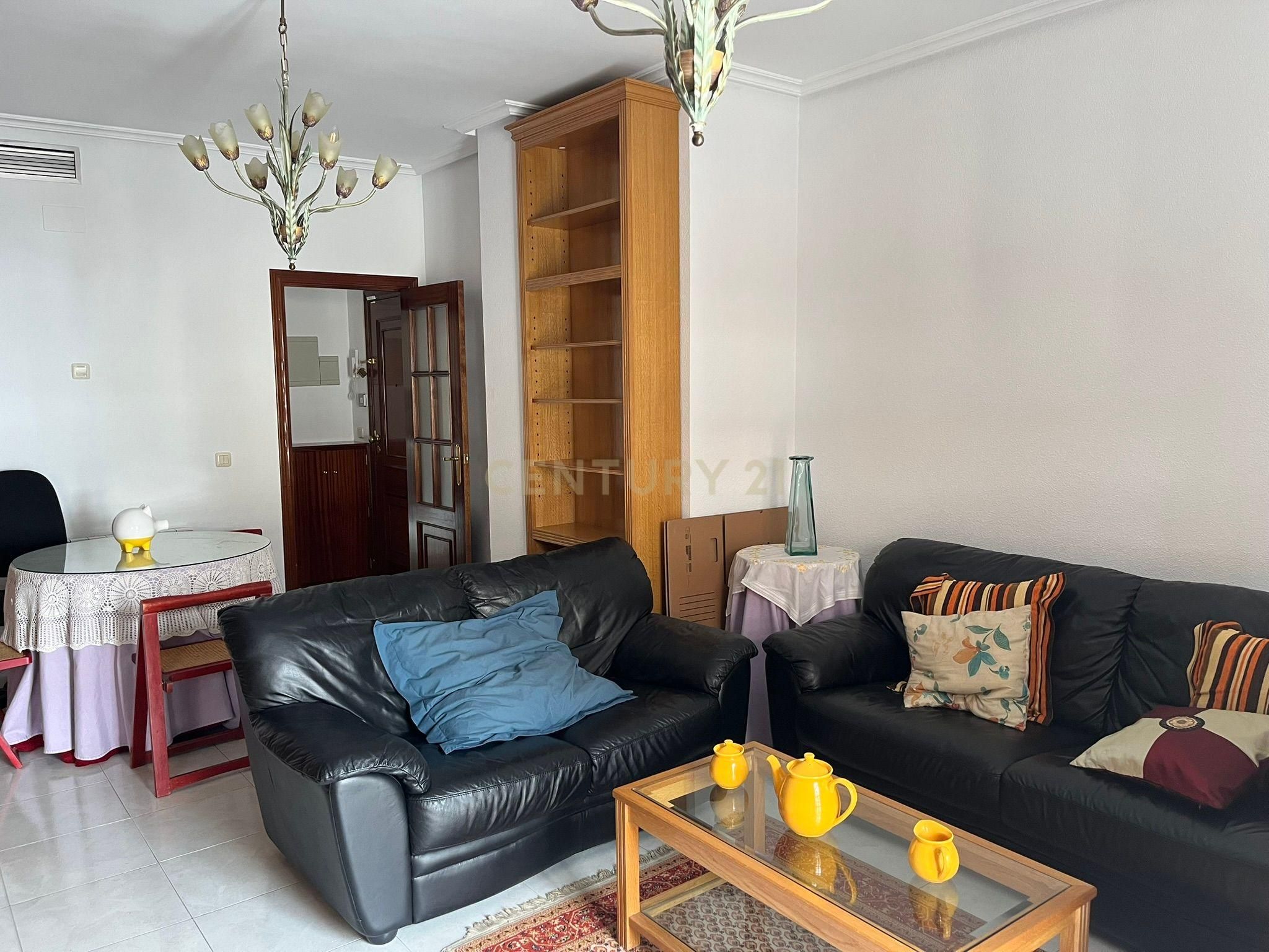 Wohnzimmer von Wohnungen zur Miete in Cáceres Capital mit Abstellraum, Ofen und Waschmaschine