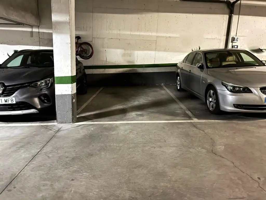 Parkplatz von Wohnung zur Miete in Sevilla la Nueva mit Klimaanlage, Heizung und Abstellraum