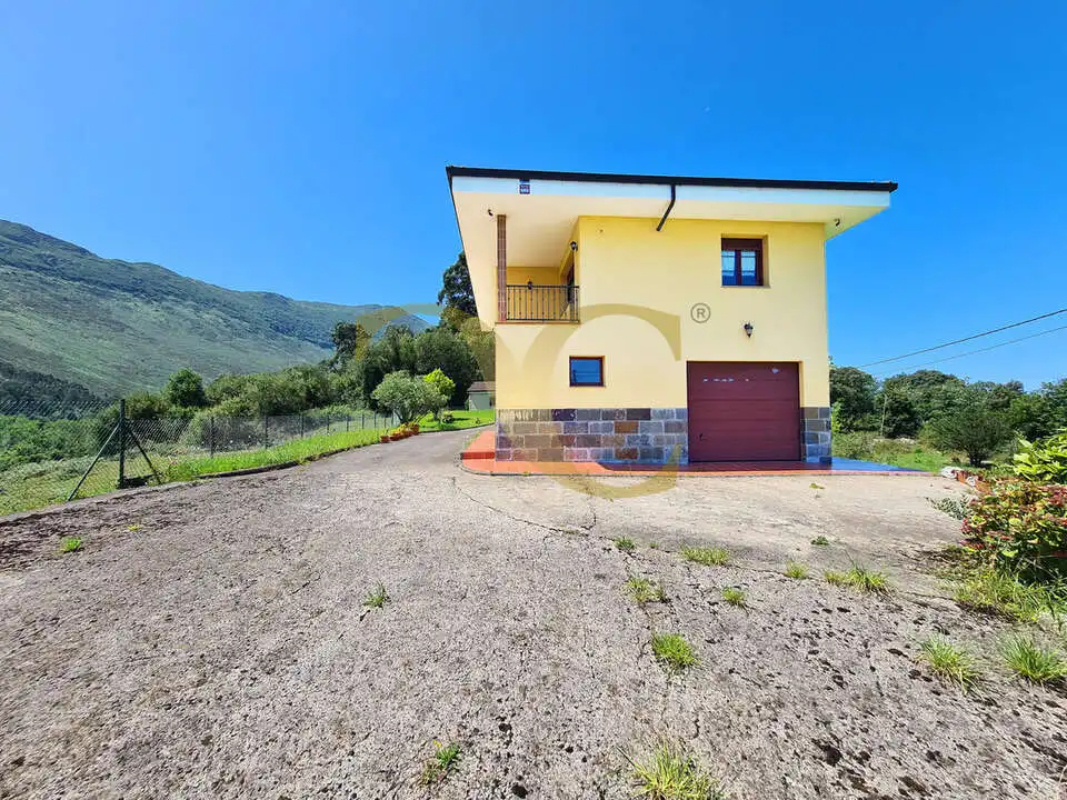 Vista exterior de Casa o xalet en venda en Ribadesella amb Calefacció, Jardí privat i Terrassa