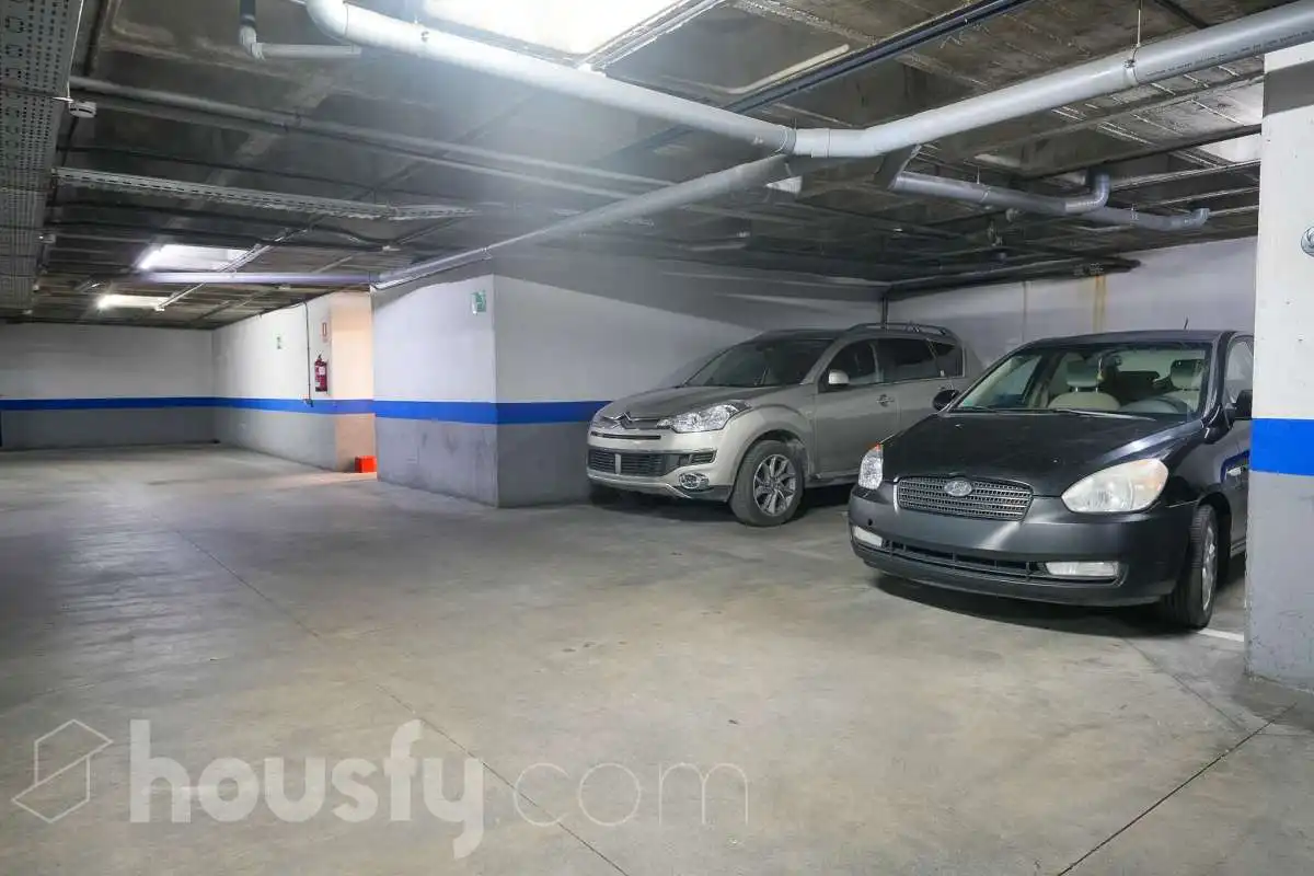 Parking of Flat for sale in Madrid  with Air Conditioner, Heating and Private garden