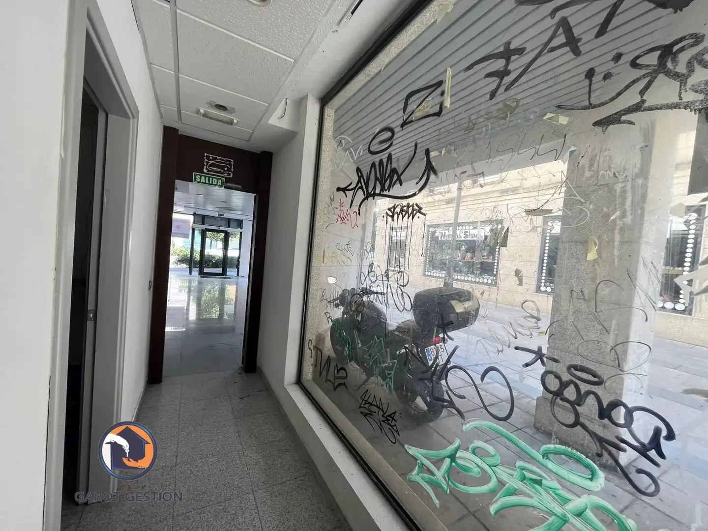 Commercial properties for sale in San Fernando de Henares  with Air Conditioner and Internet