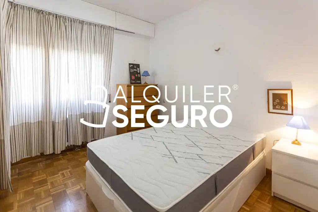 Bedroom of Flat for rent in Madrid  with Heating, Terrace and Furnished