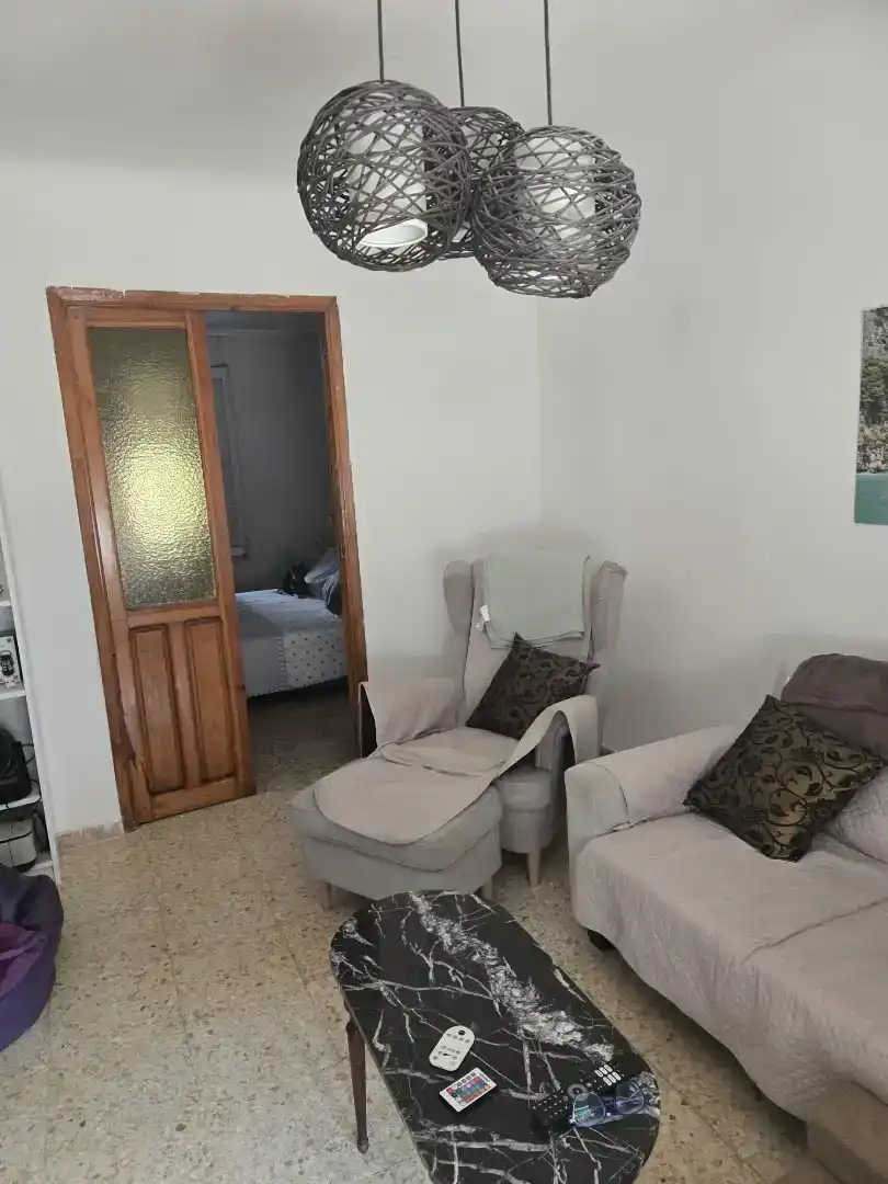 Sala d'estar de Casa adosada en venda en Vega de Ruiponce amb Jardí privat, Traster i Moblat