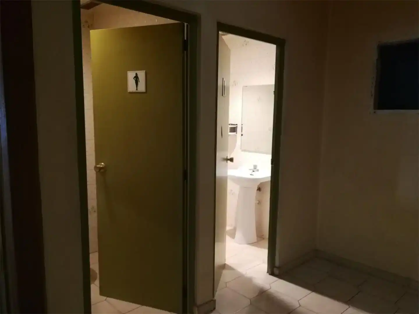 Badezimmer von Geschaftsraum zur Miete in Alcoy / Alcoi mit Klimaanlage und Heizung