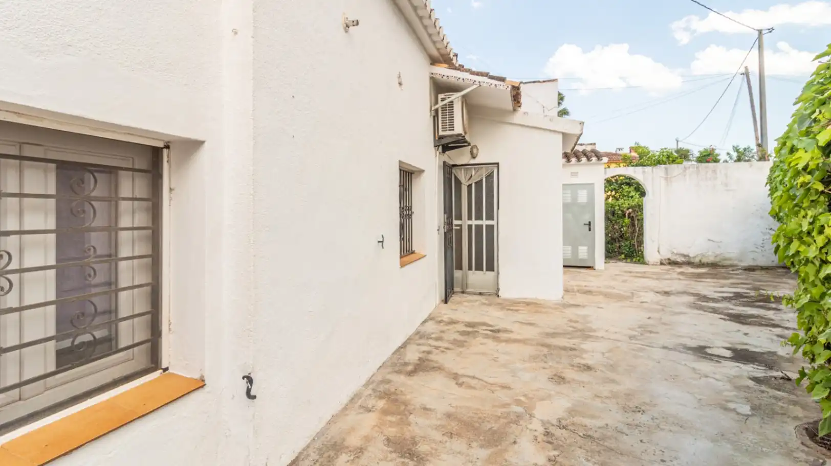 Außenansicht von Haus oder Chalet zum Verkauf in Dénia mit Privatgarten, Terrasse und Abstellraum