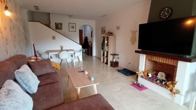 Sala d'estar de Dúplex en venda en Manilva amb Aire condicionat, Calefacció i Jardí privat