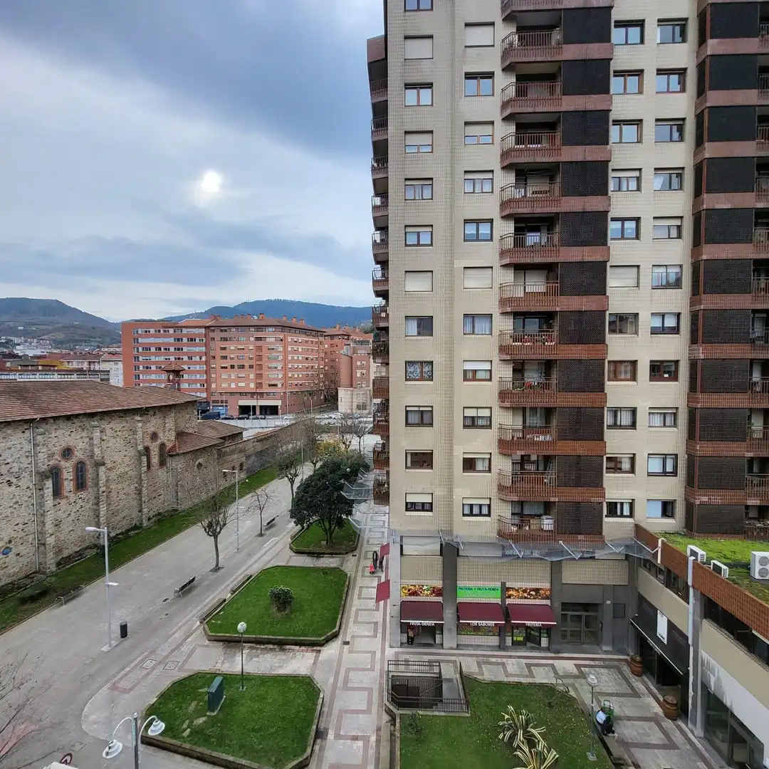 Vista exterior de Piso en venta en Bilbao  con Calefacción y Balcón