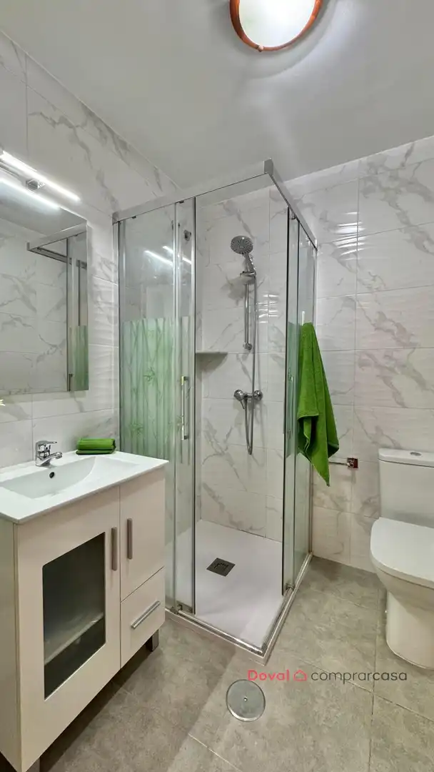 Baño de Ático en venta en Tui con Calefacción, Parquet y Terraza