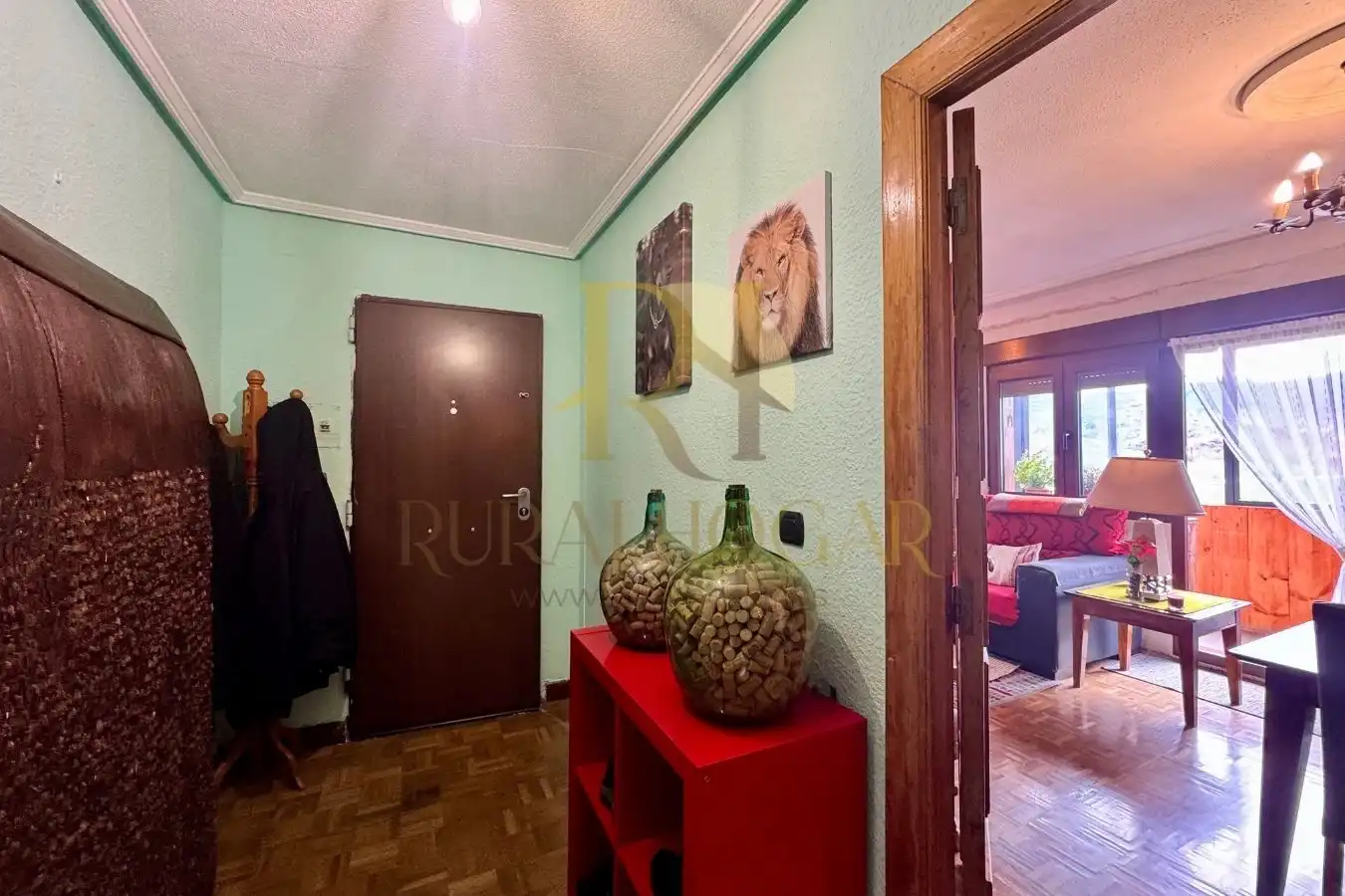 Commercial properties for sale in Villamanín  with Heating, Terrace and Furnished