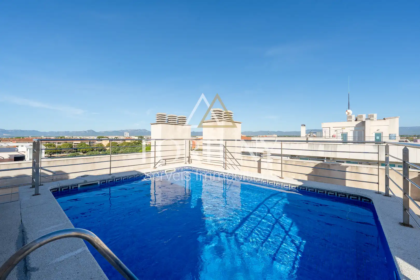 Swimming pool of Study for sale in Cambrils