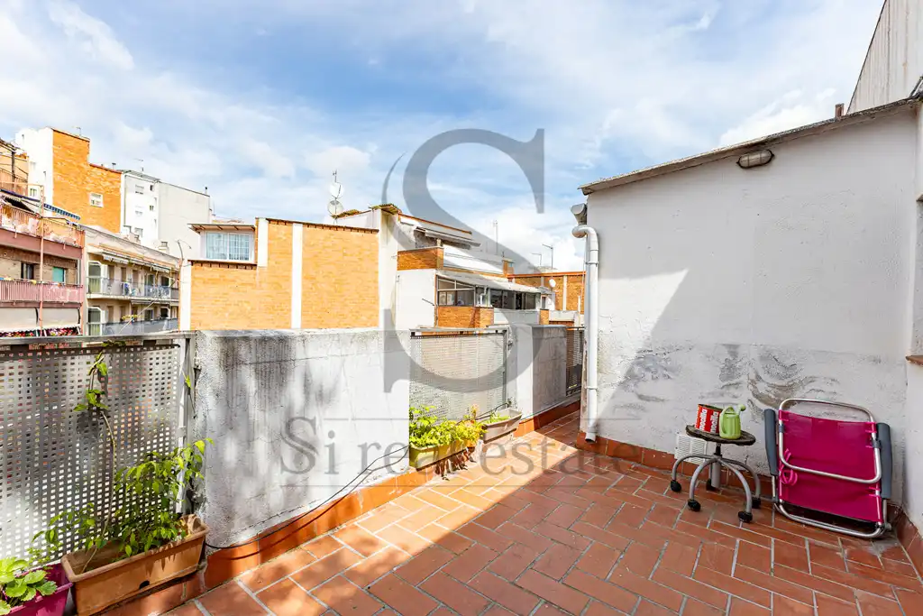Außenansicht von Dachboden zum Verkauf in Barcelona mit Klimaanlage und Terrasse