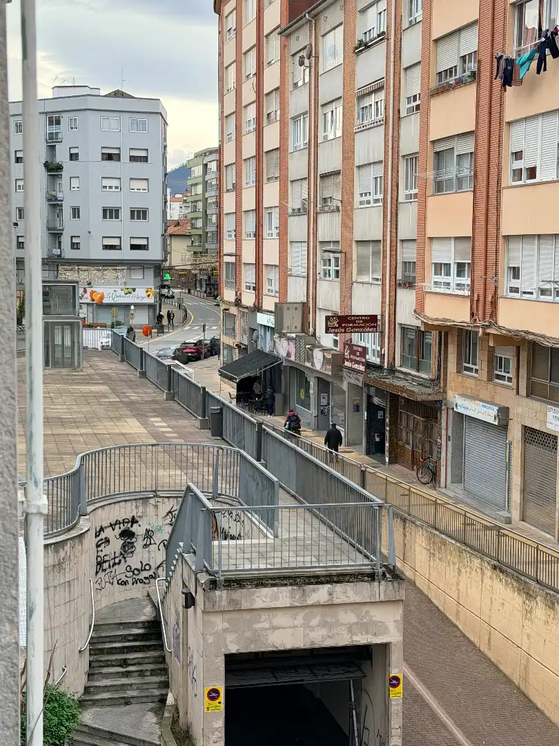 Vista exterior de Dúplex en venta en Torrelavega  con Calefacción, Parquet y Trastero